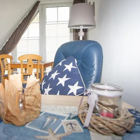 Haus Elfriede, Oststrand 7 *